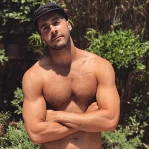 Meet your Posher, Jesús